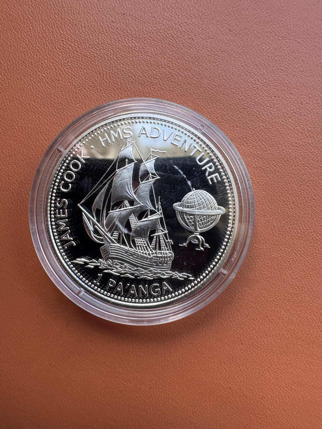 Rewers – James Cook HMS Adventure z globusem, 1 Paʻanga, 2003