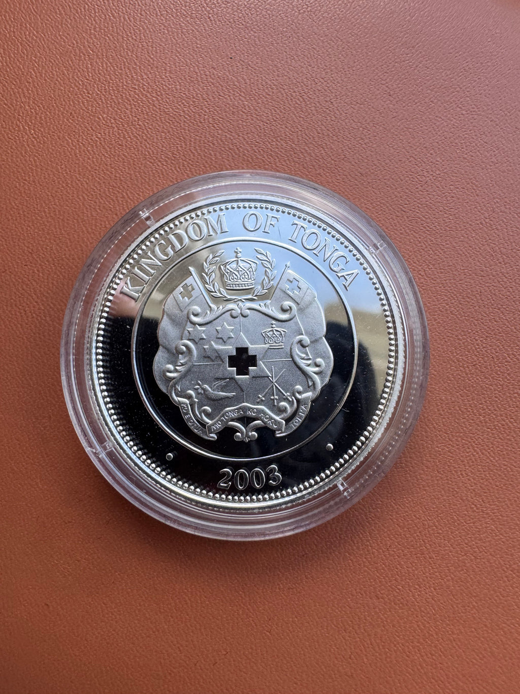 Awers – Kingdom of Tonga, herb królestwa, rok 2003