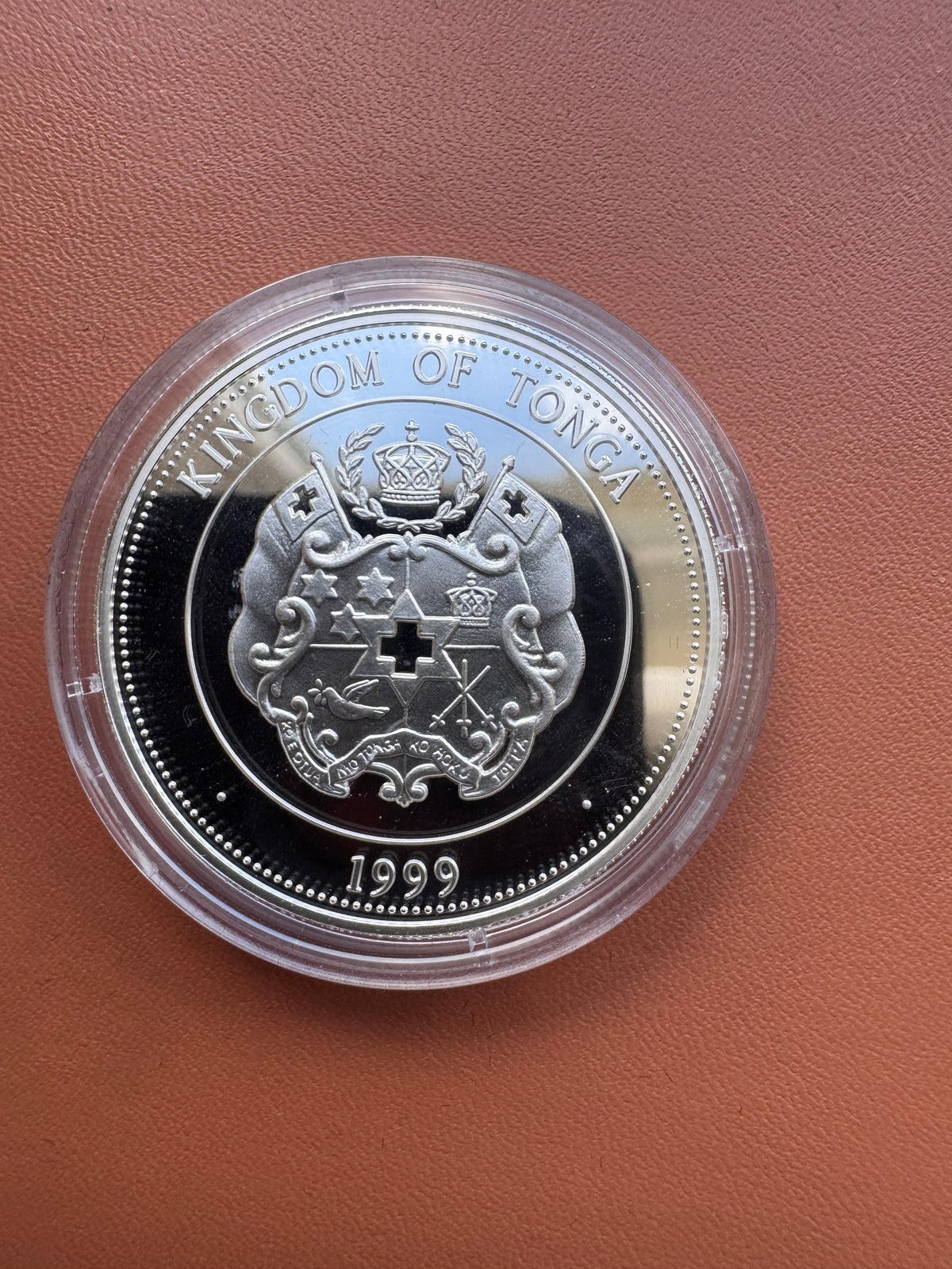 Awers – Kingdom of Tonga, herb królestwa, rok 1999