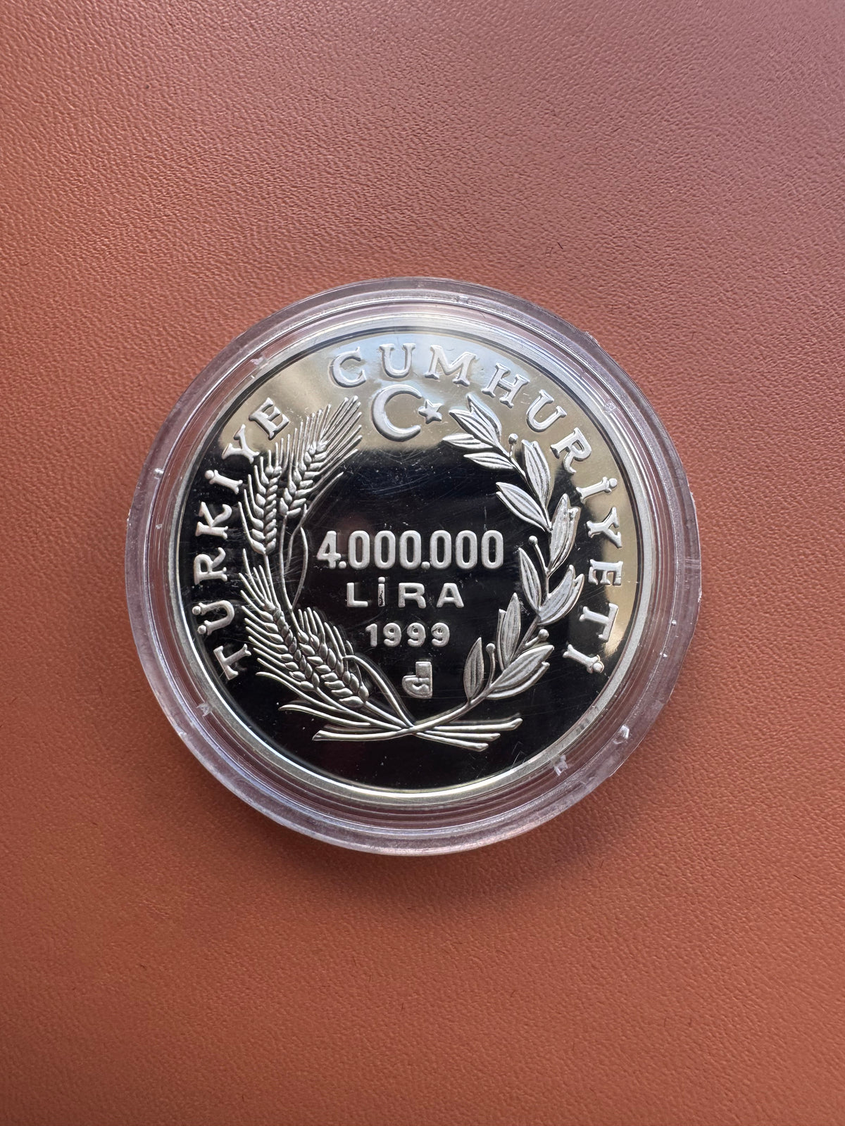 Awers – Türkiye Cumhuriyeti 1999, półksiężyc z gwiazdą, kłosy i gałązka, 4.000.000 Lira