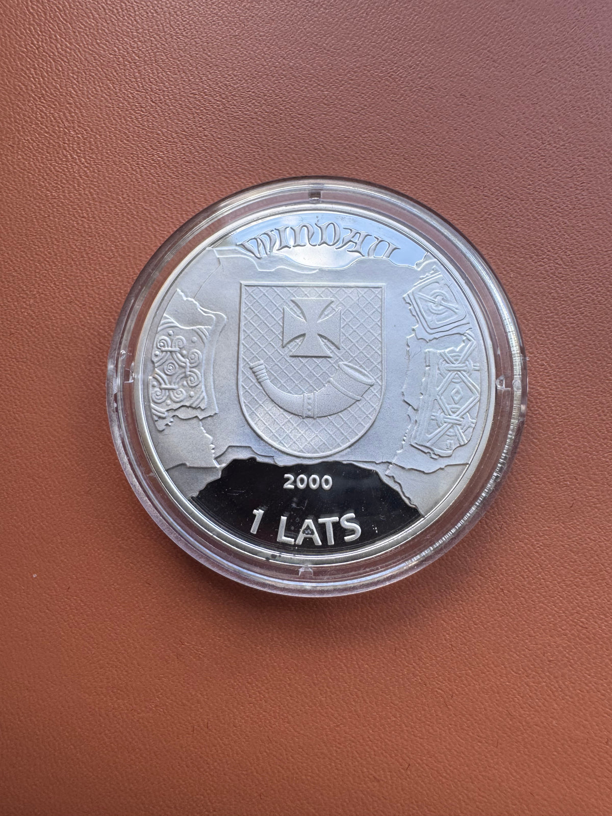 Awers – Windau 2000, herb Ventspils z kratką i krzyżem, 1 Lats