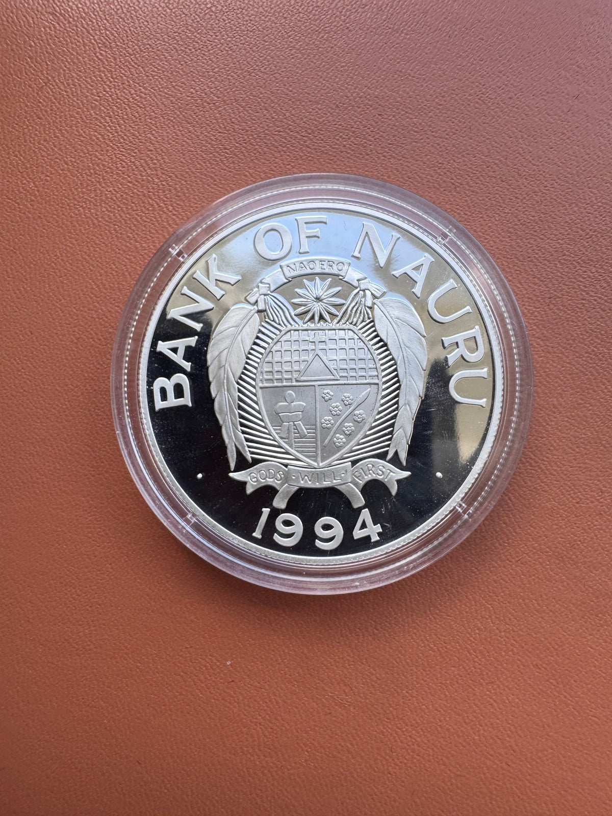 Awers – Bank of Nauru, herb Naoero, God’s Will First, rok 1994