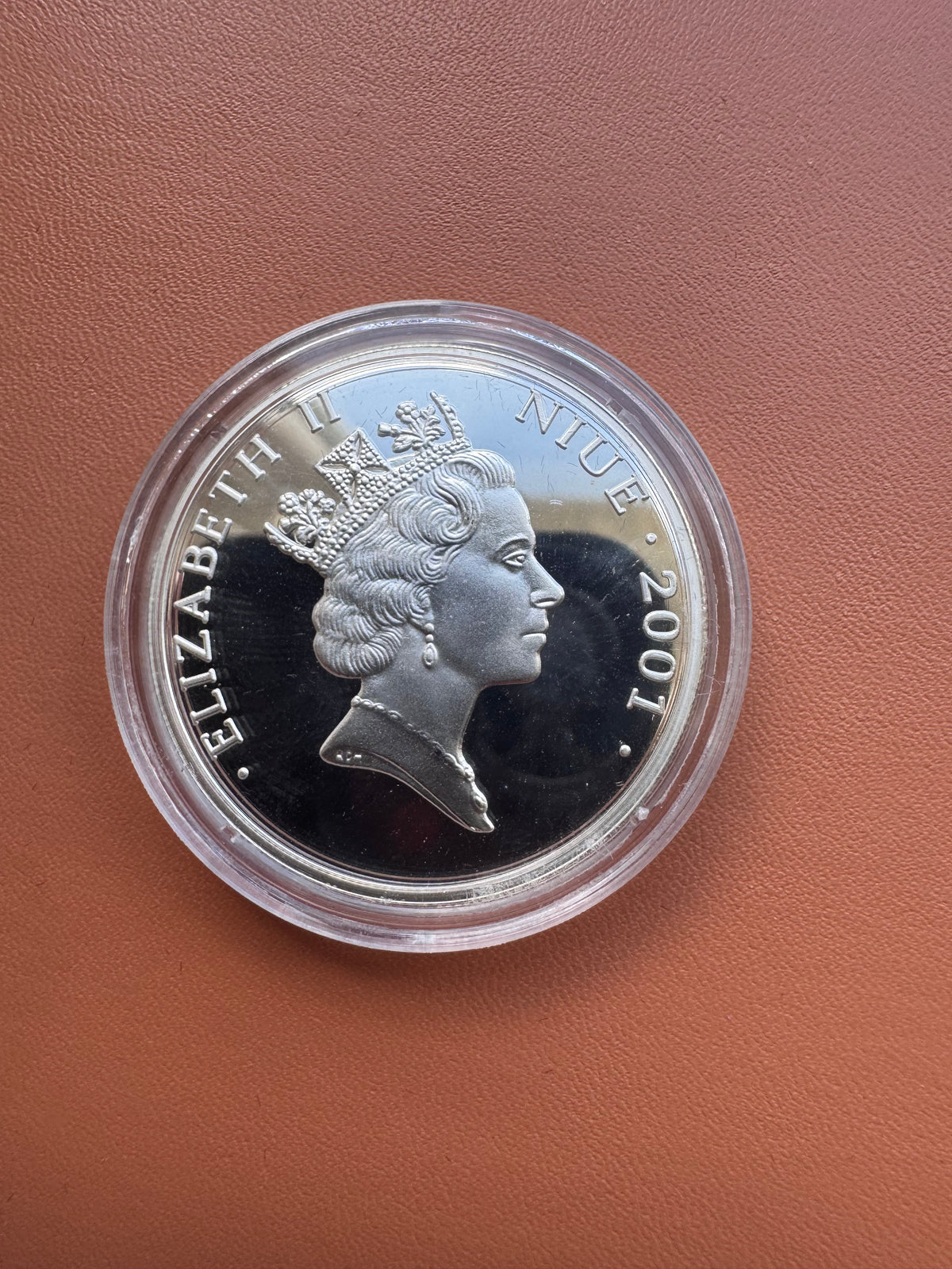 Awers – Elizabeth II Niue 2001, portret królowej Elżbiety II