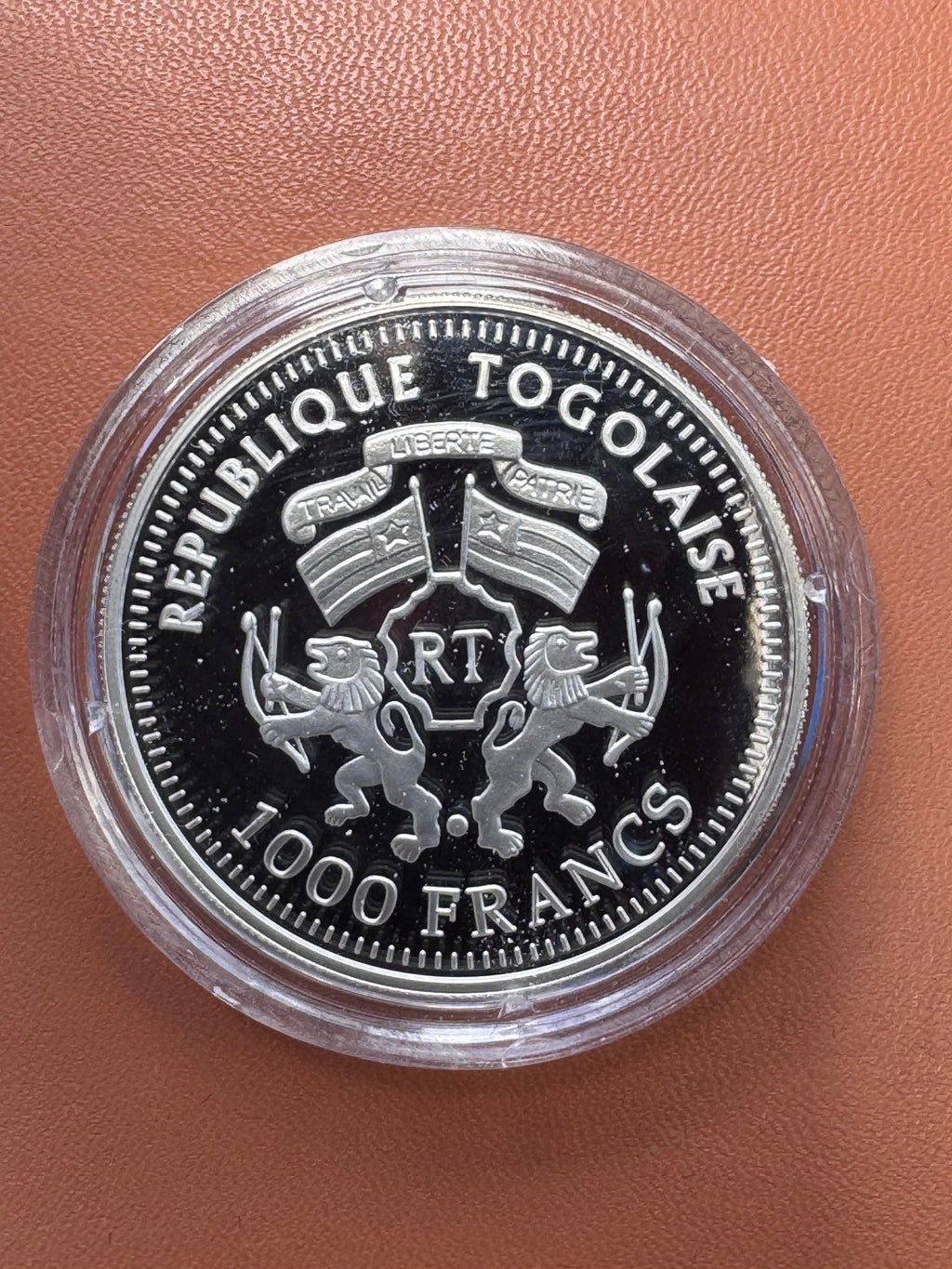 Awers – Republique Togolaise, 1000 Francs, herb z lwami RT