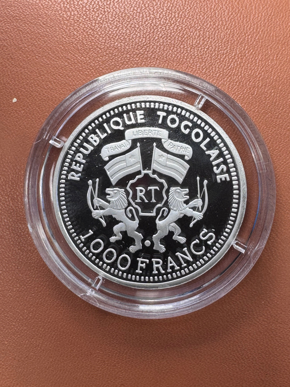 Awers – Republique Togolaise, 1000 Francs, herb z lwami RT