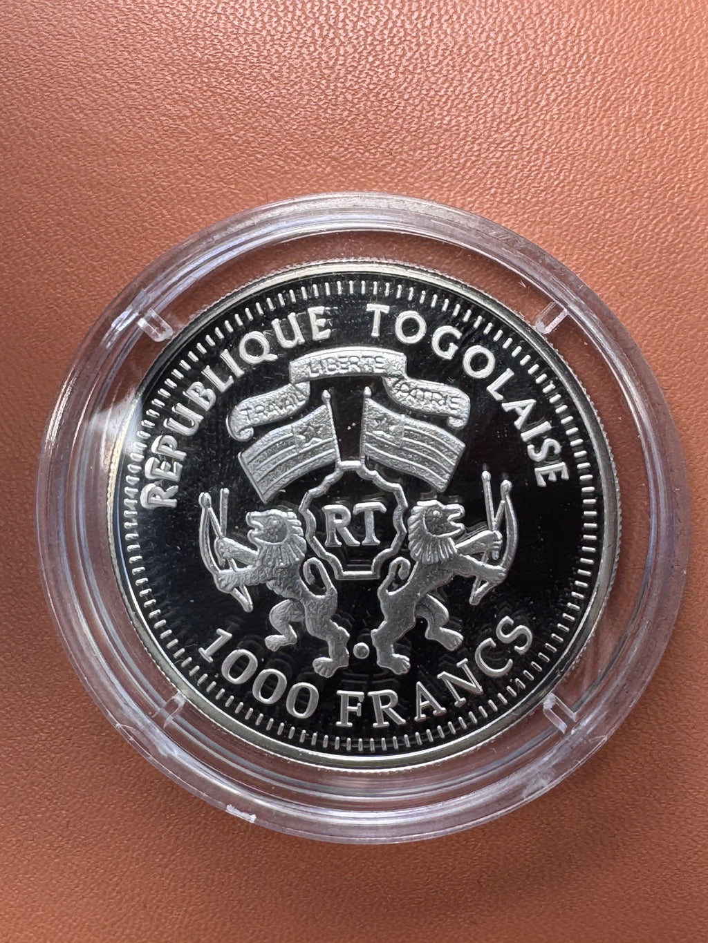 Awers – Republique Togolaise, 1000 Francs, herb z lwami