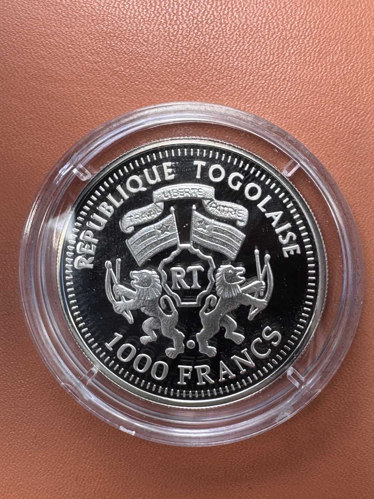 Awers – Republique Togolaise, 1000 Francs, herb z lwami