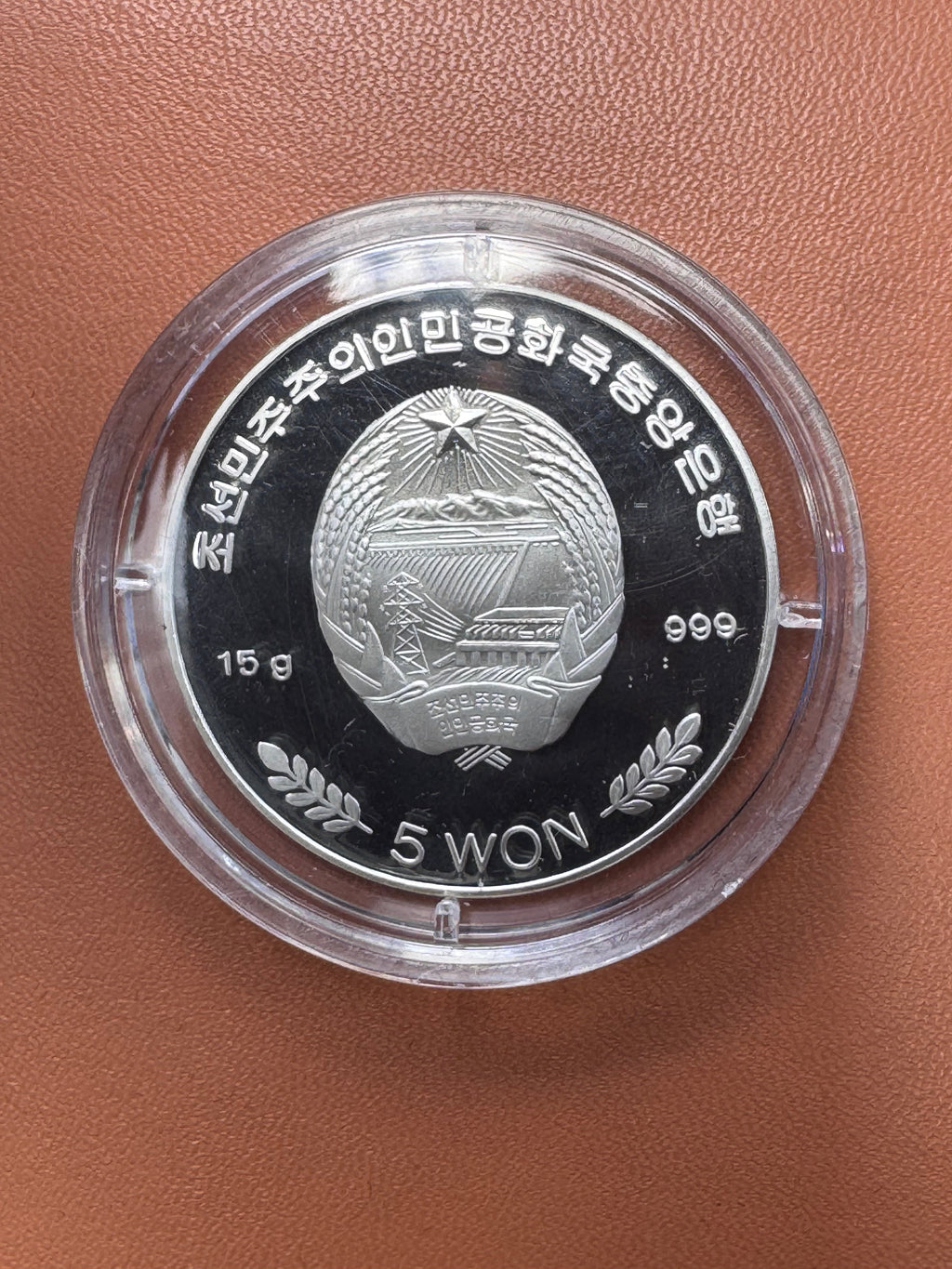 Awers – Herb Korei Północnej, 5 WON, srebro 999, 15g